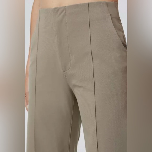 Vuori Women's Meta Wideleg pants - Picture 3 of 6
